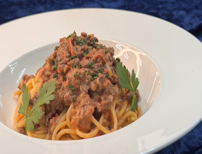 濃厚スパゲティーボロネーゼ、パリパリミックスサラダとクリスタルゼリー